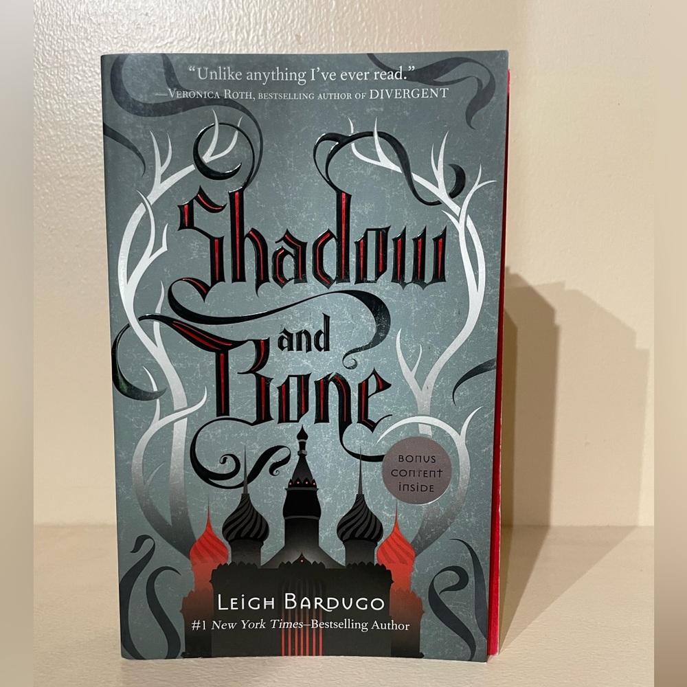 Shadow and Bone (The Grisha Trilogy) Leigh Bardugo - signed paperback copy